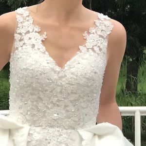 Sleeveless white wedding gown